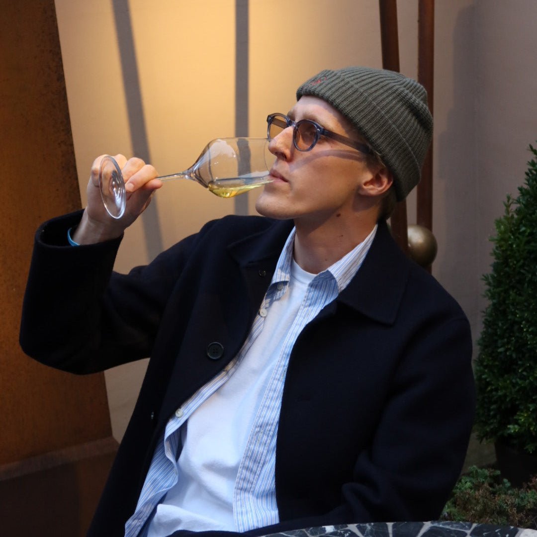 le club social du vin. "Bottle" beanie